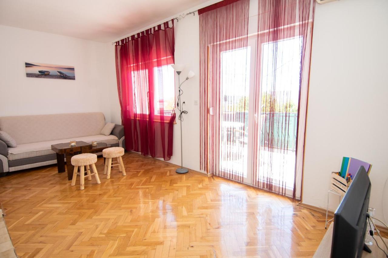 Apartmani Ivana 2 Каштела Экстерьер фото