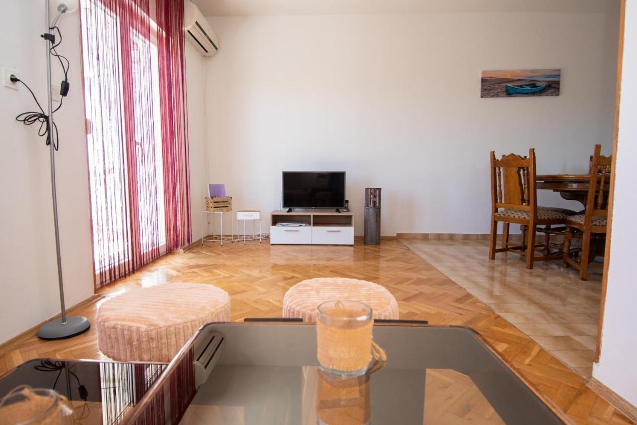 Apartmani Ivana 2 Каштела Экстерьер фото