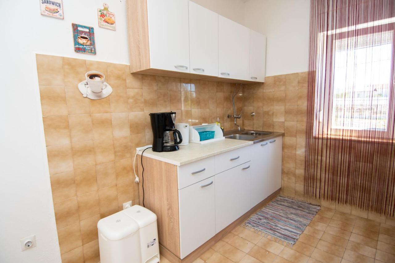 Apartmani Ivana 2 Каштела Экстерьер фото