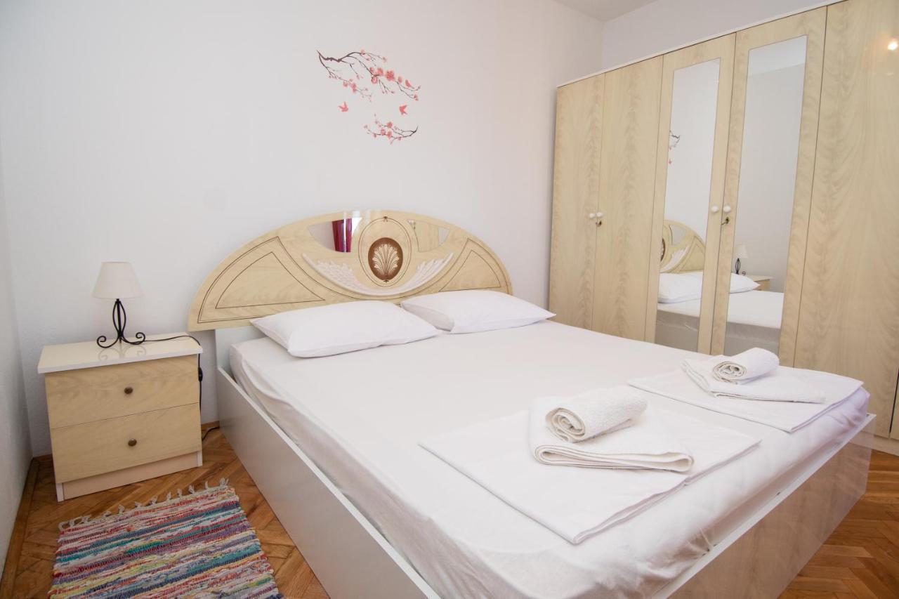 Apartmani Ivana 2 Каштела Экстерьер фото