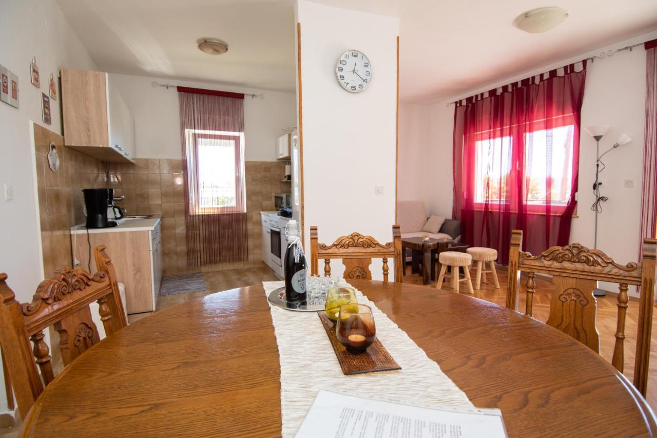 Apartmani Ivana 2 Каштела Экстерьер фото