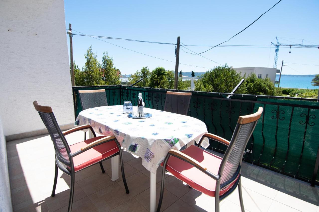 Apartmani Ivana 2 Каштела Экстерьер фото