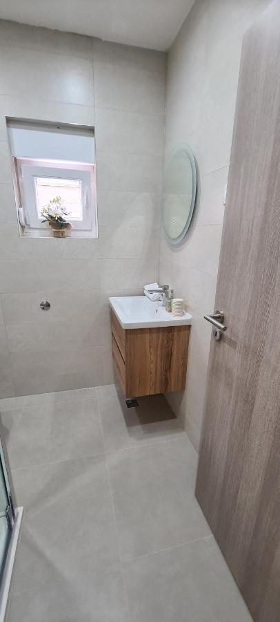 Apartmani Ivana 2 Каштела Экстерьер фото
