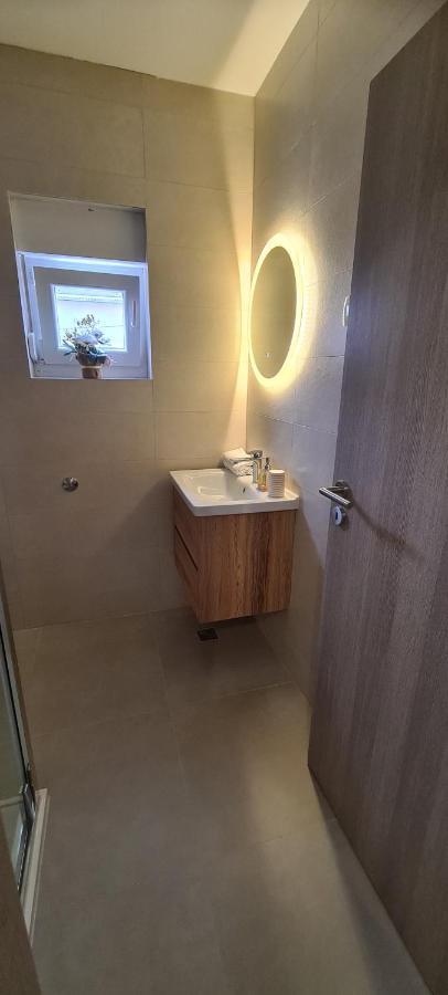 Apartmani Ivana 2 Каштела Экстерьер фото