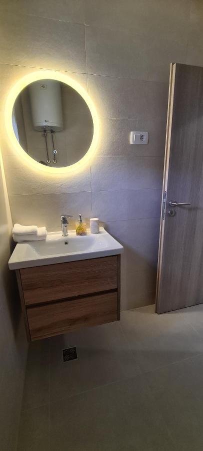 Apartmani Ivana 2 Каштела Экстерьер фото